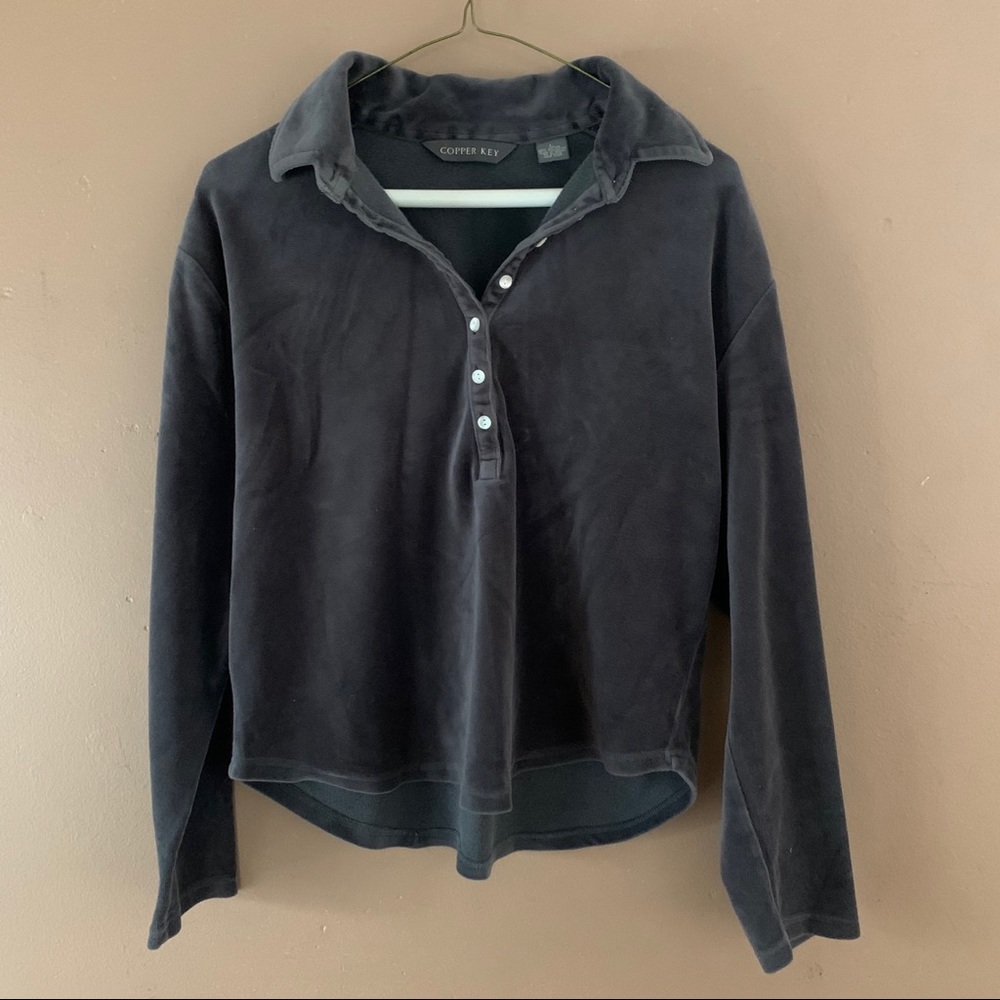 Woman’s Large Quarter-Button Up